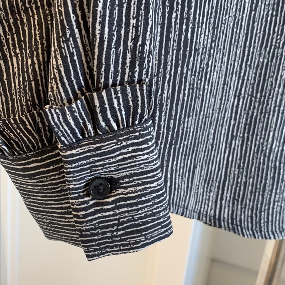 Banana Republic blouse - Picture 5 of 6